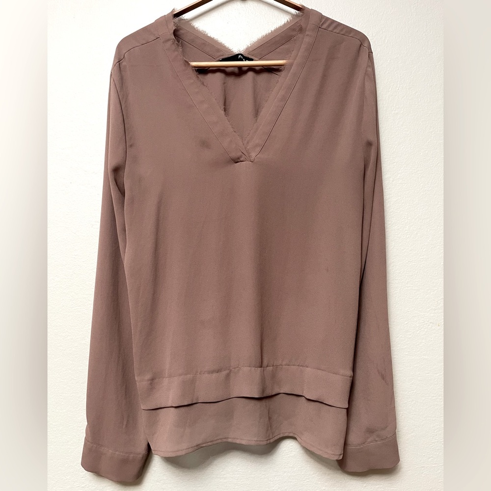 Ro & De V Neck/ Back Blouse, Taupe Sz M